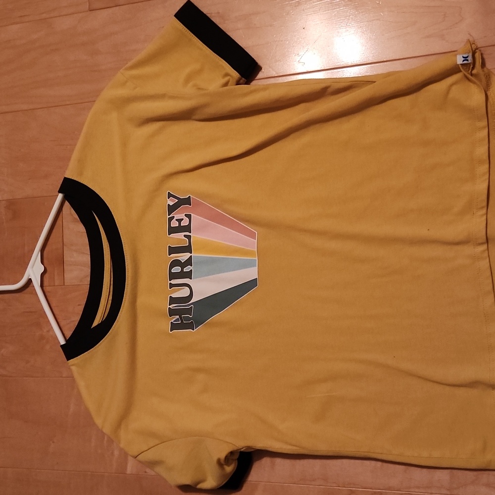 Juniors small yellow hurley logo shirt